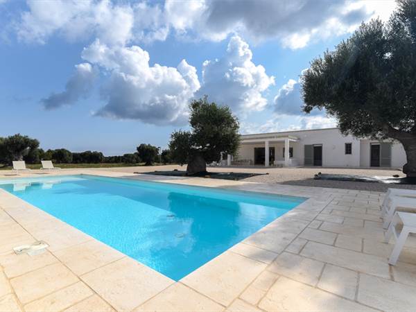 Villa Caposenno with swimming pool