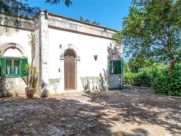  Country villa for sale, 1 km from Carovigno