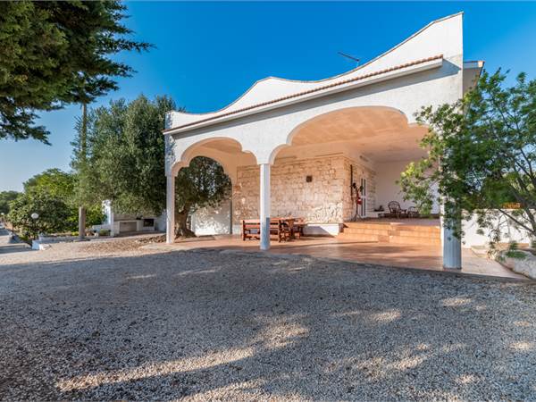 Villa san benedetto con tre camere e terreno 