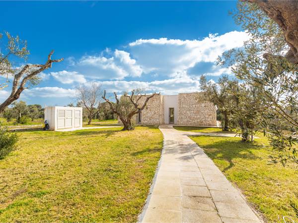 Magnifica villa in pietra con piscina riscaldata 