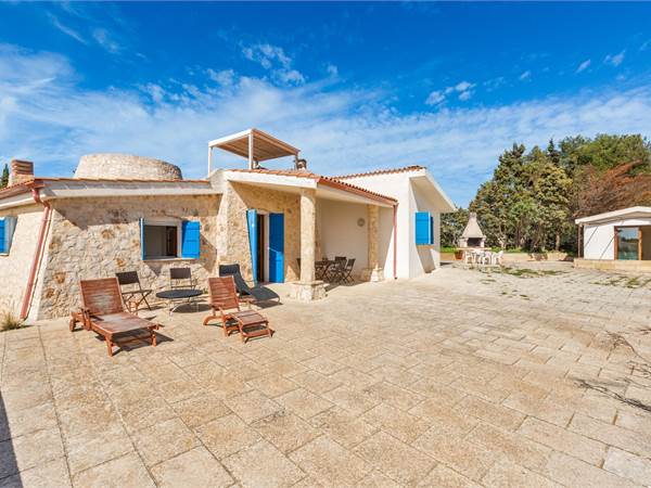 Villa vista mare con dependance 