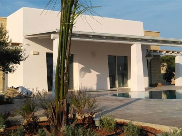 Typical Salentina Villa with Swimming Pool 