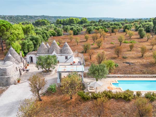 Trulli Cinera with 3 bedrooms 3 bathrooms and pool