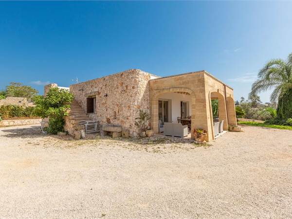 Villa with Sea View and Pool in Pescoluse