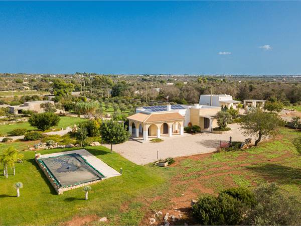 Villa vista mare con piscina a Pescoluse 