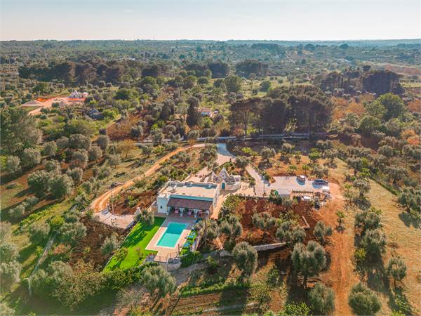 Villa con Trullo in vendita 5 camere e 5 bagni