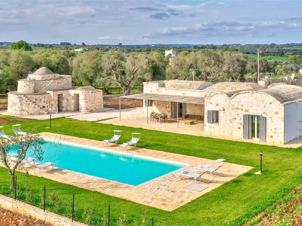Villa con trullo e piscina 
