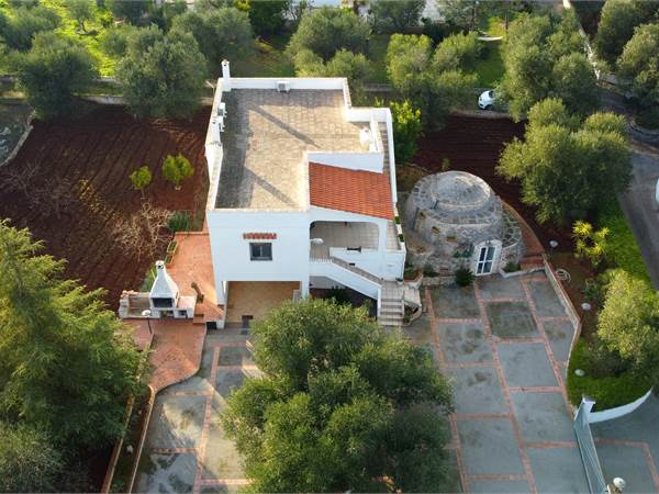 Villa with trullo saraceno