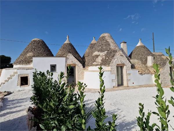 Trullo del Sole con piscina, 3 camere e 3 bagni 