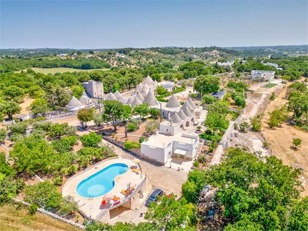 Trulli with swimming pool with 12 bedrooms 