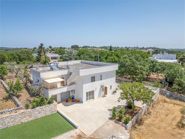 Villa with 5 bedrooms and 4 bathrooms