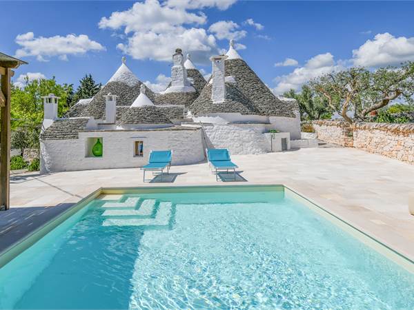 Trulli with swimming pool and three bedrooms