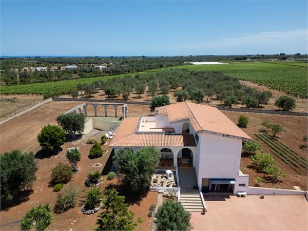 Villa with 4 bedrooms and pool 