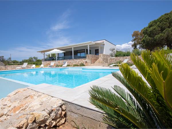Sea view villa with pool in Salento 