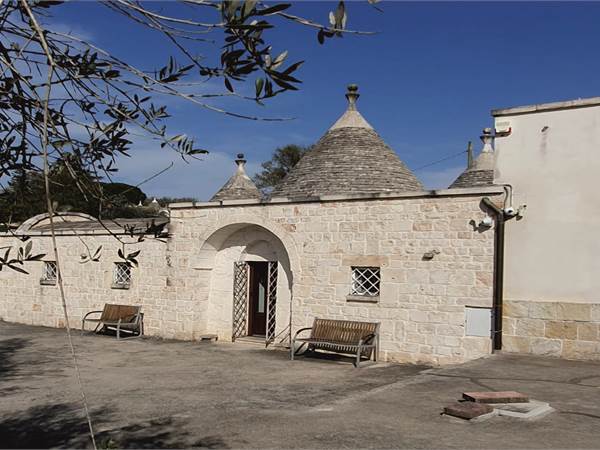 Trullo with annexe 4 bedrooms and 4 bathrooms
