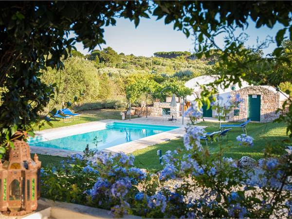 Trulli and lamie with 5 bedrooms and swimming pool
