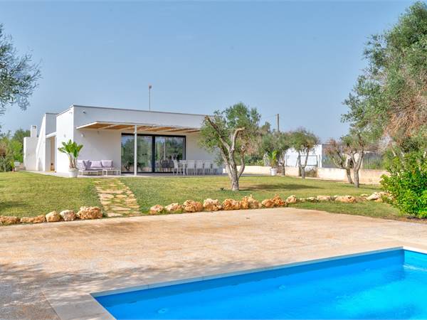 Villa with 3 bedrooms, 3 bathrooms and swimming po