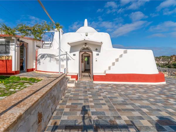 Lovely typical trullo nestled in the Apulian countryside - Carovigno