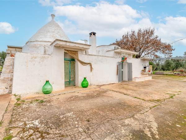 Trullo e lamie con terreno 