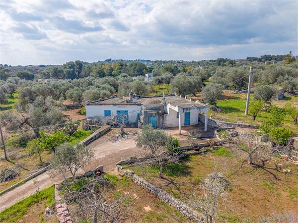 Trullo e Lamie a pochi minuti da Ostuni.