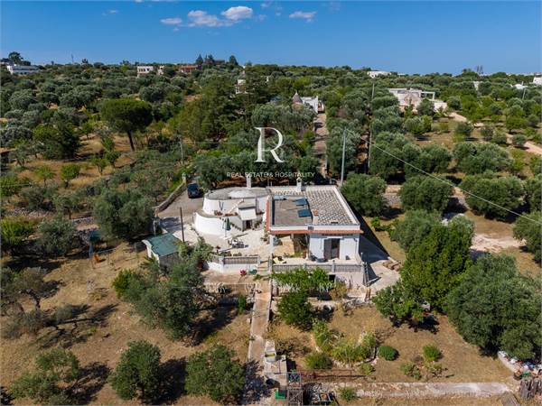 Stunning Villa with a Saracen Trullo and Olive Grove Just a Few Kilometers from Ostuni