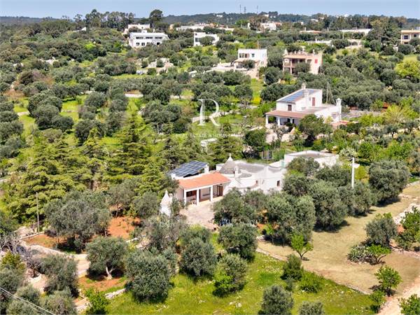 Villa con Trullo in Contrada Sorbole, Ostuni